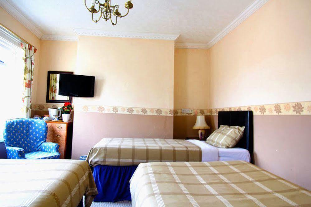 The Columbia Hotel Wellingborough Exterior foto